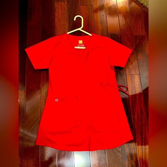 Wonderwink vibrant Red Scrub Top size S - Picture 1 of 4